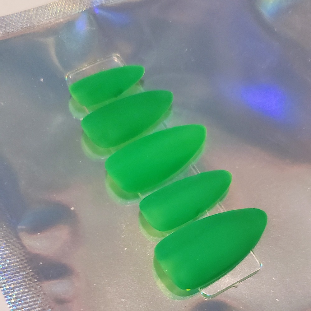 BUY ONE GET ONE FREE❗️Green Matte PressOns 💚